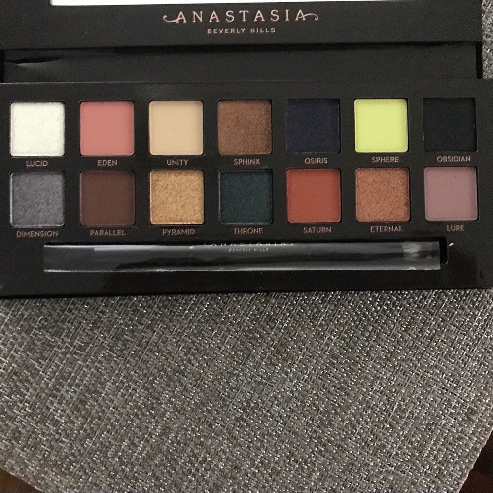 Anastasia Beverly Hills Prism Eyeshadow Palette